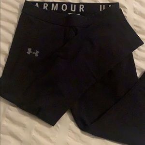 Under Armour black capri leggings